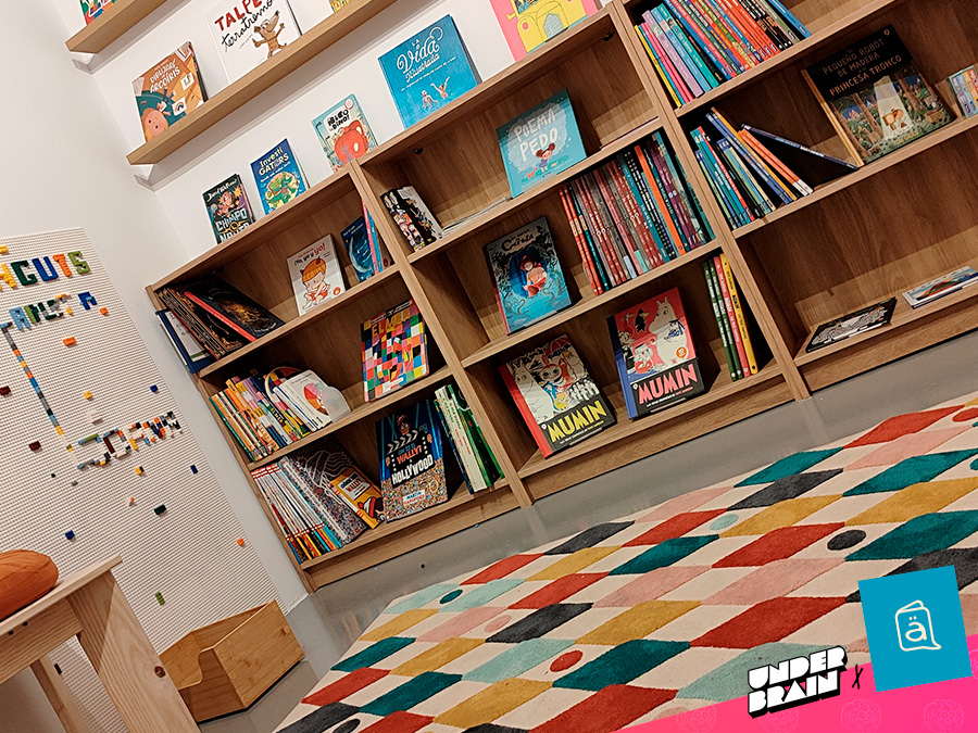 Zona infantil de la librería Nausicaä Còmics