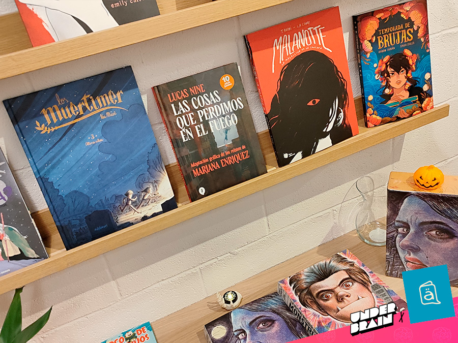 Estanterías (2) de la librería Nausicaä Còmics
