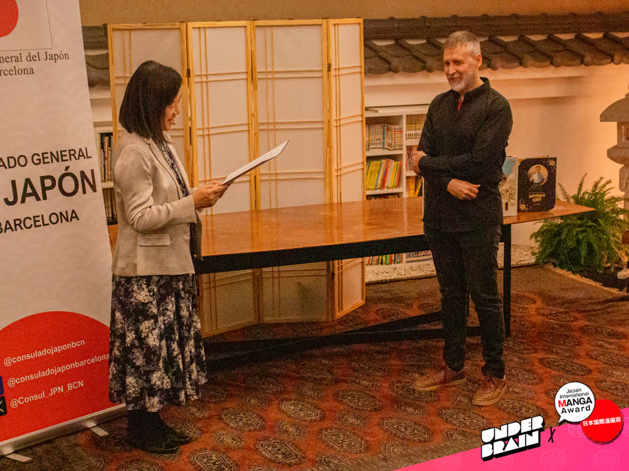 David Morancho recibiendo el Japan International Manga Award