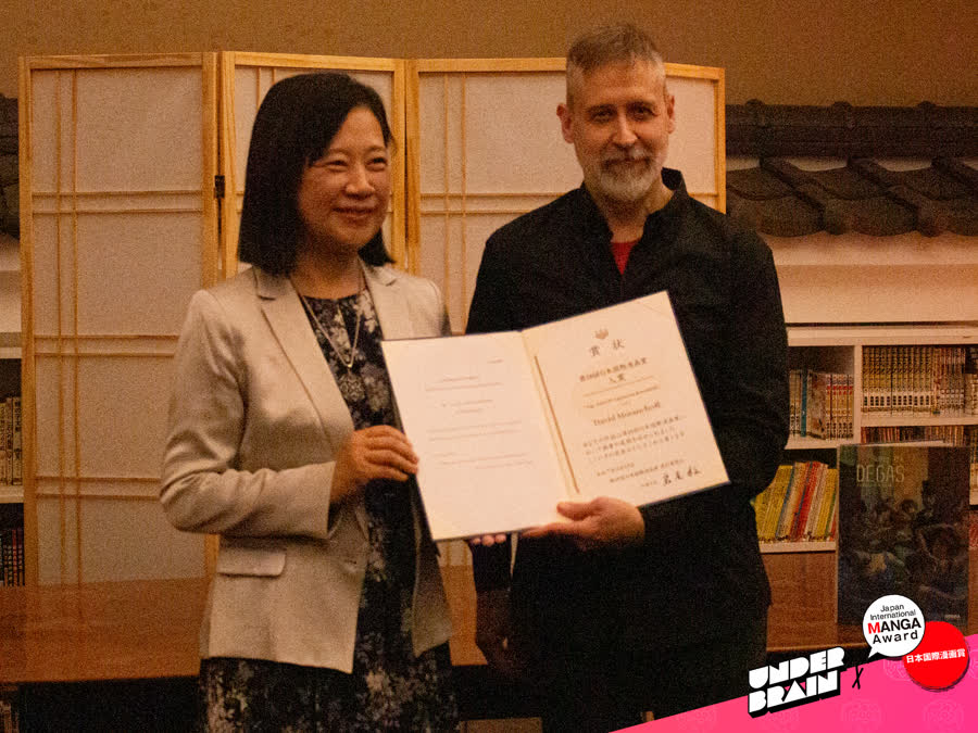 David Morancho recibiendo el Japan International Manga Award 2