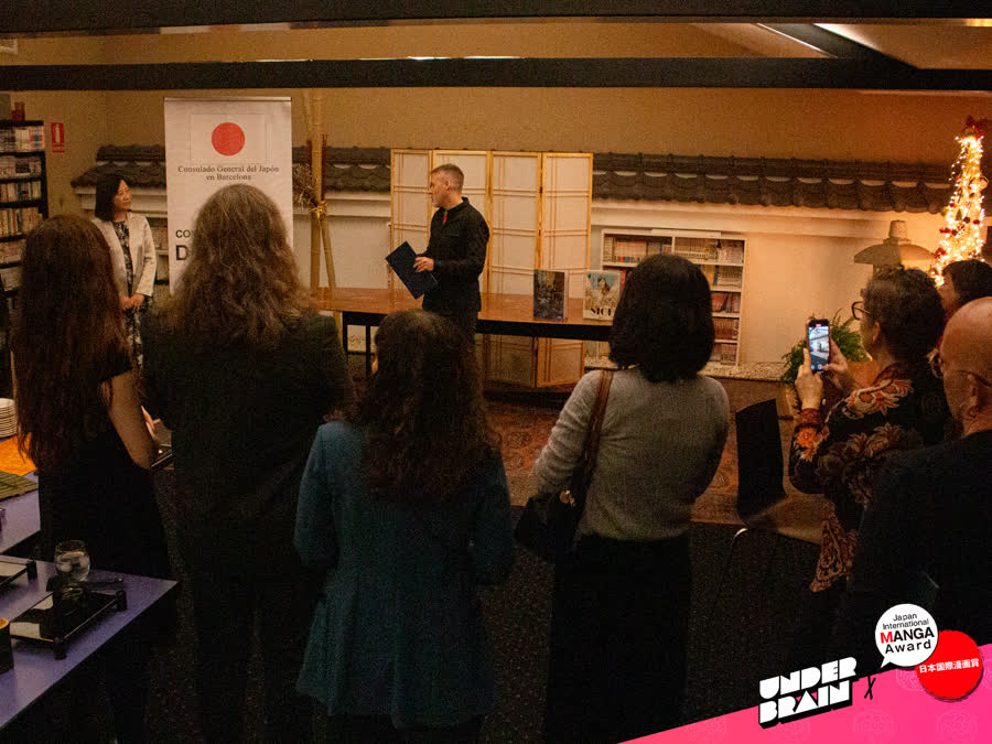 David Morancho recibiendo el Japan International Manga Award 3