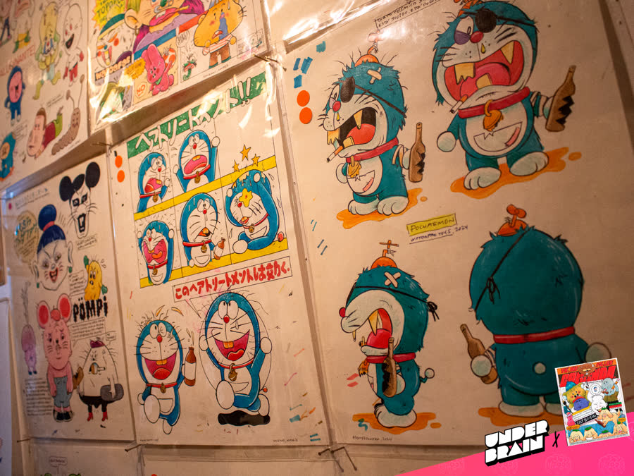Doraemon en la expo «Tú, me pillas cagando» de Manuel Donada