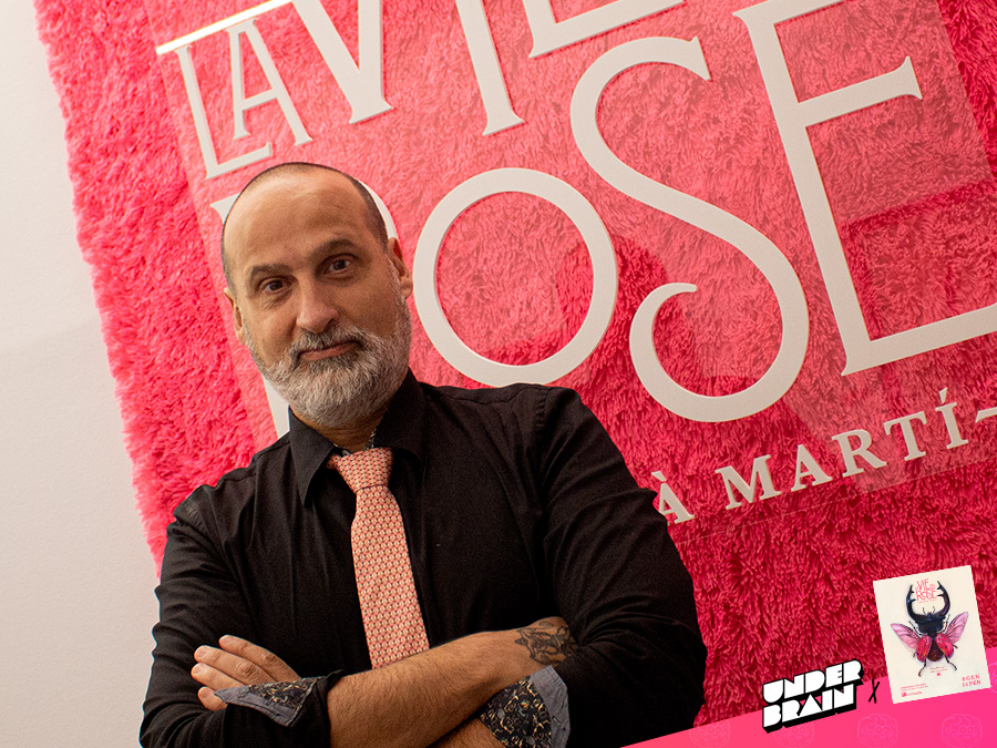 Retrato de Sebastià Martí en la inauguración de la exposición «La vie en rose» en 3 Punts Galeria