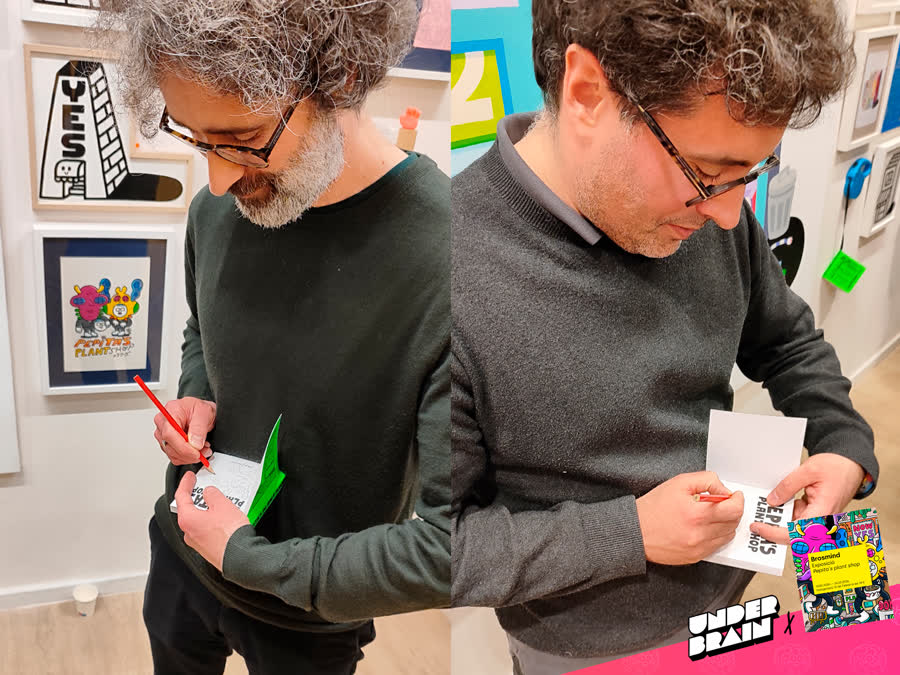 Juan y Alejandro firmando el cómic Pepita's Plant Shop