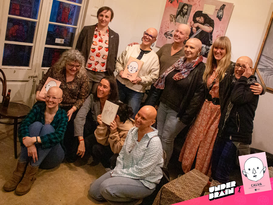 Foto de familia con algunas amigas de A pelo! y las autoras de cómic