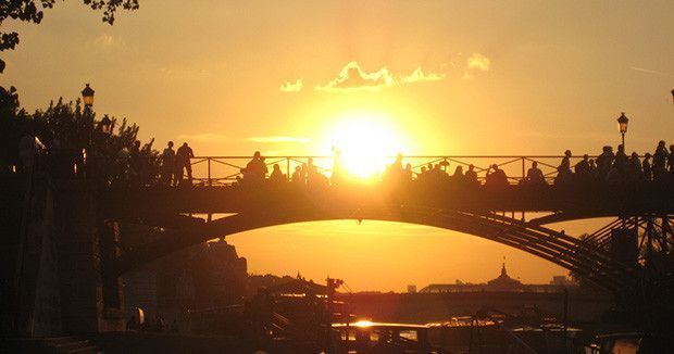 Coucher de soleil sur le pont des arts, Paris